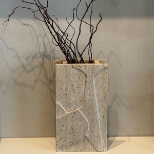 Ava Traventine